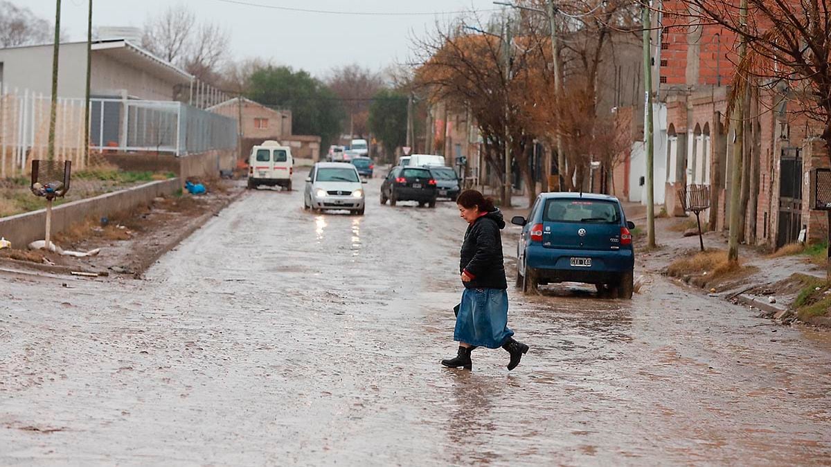 Neuquén se prepara para lo que pueda venir: el agua ya no da tregua y hay que estar listos antes de la tormenta