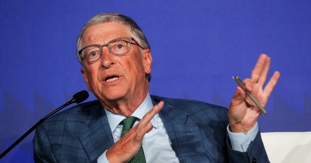 Gates pasó por el Vaticano y volvió a asustarnos: la IA, dice, necesita que alguien la frene antes de que sea tarde