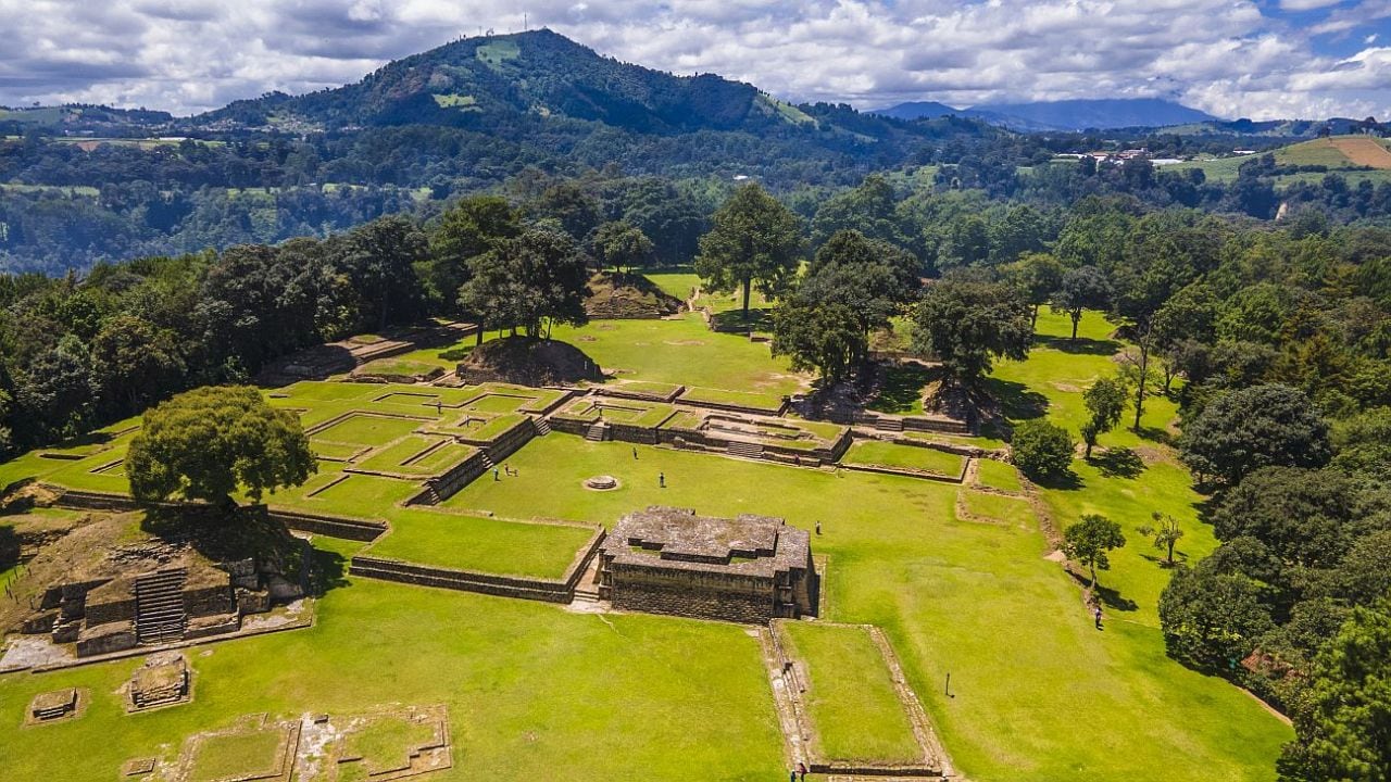 Guatemala en trece días: volcanes, mayas y un lago con doce pueblos por descubrir