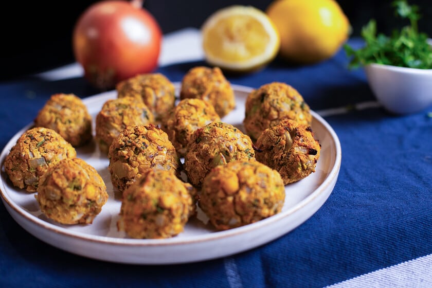 Bolitas veganas de garbanzos y brócoli para una cena práctica y sin gluten
