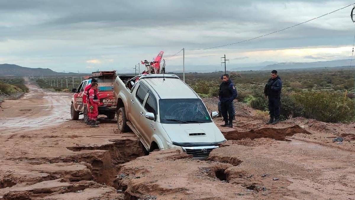 Dos incidents en rutas de Neuquén muestran los riesgos de conducir durante tormentas