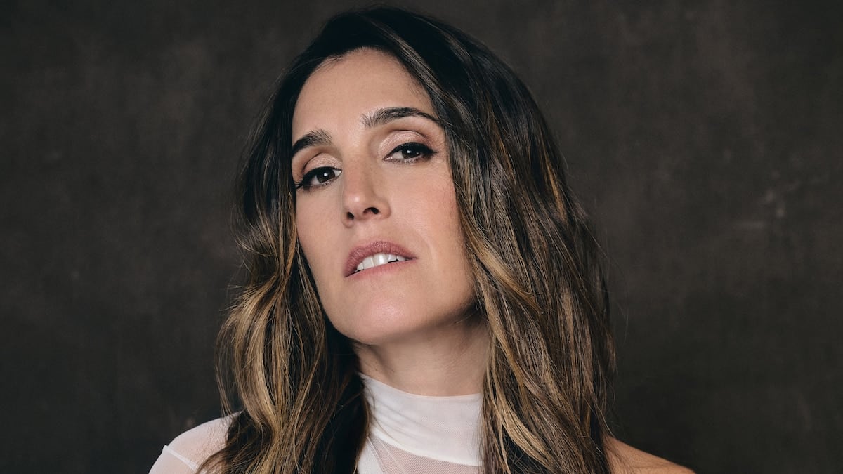 Soledad Pastorutti mira hacia atrás sin abandonar el escenario