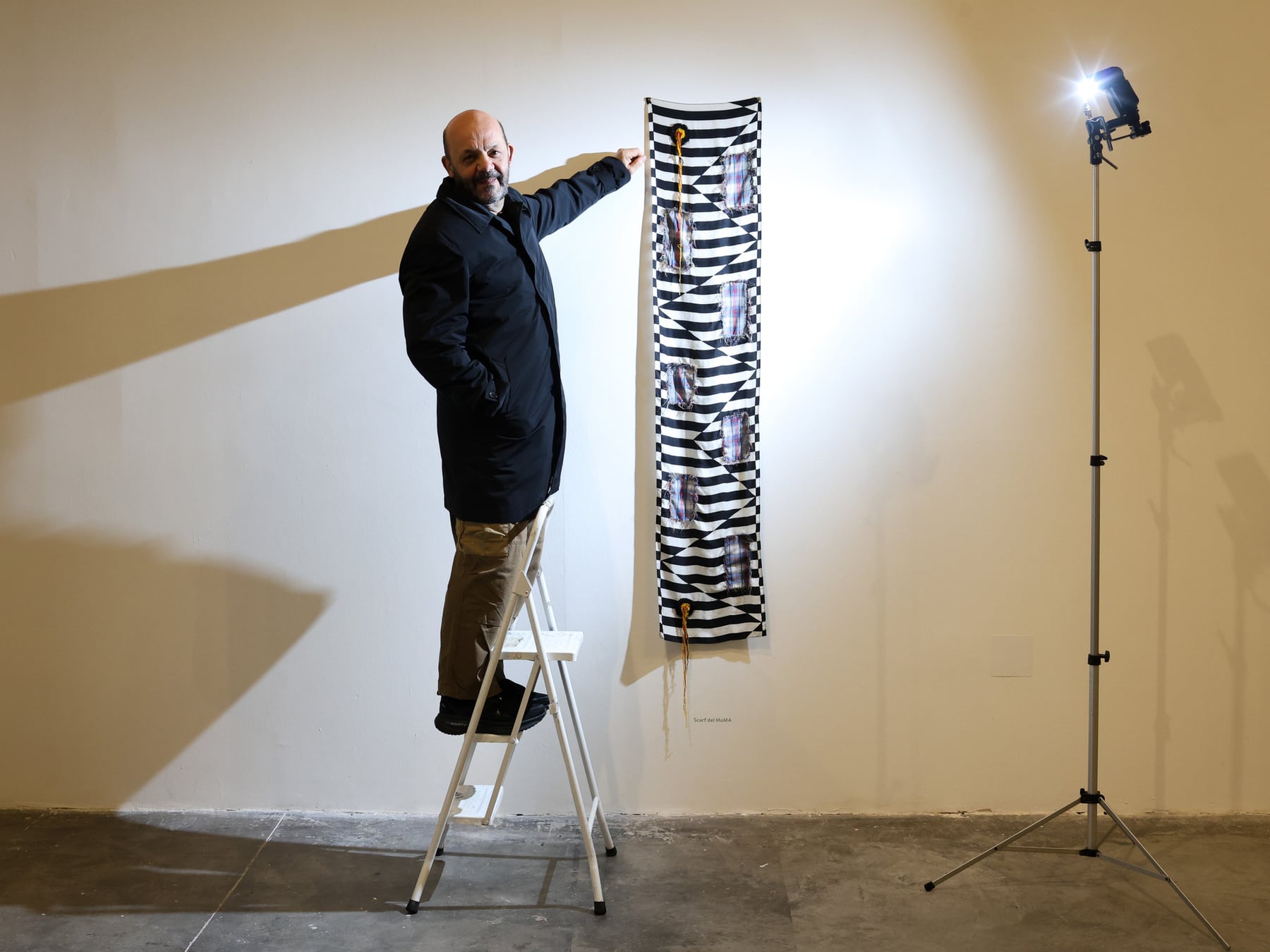 Marcelo Pombo expone en La Boca el beauty que surge de los materiales descartados
