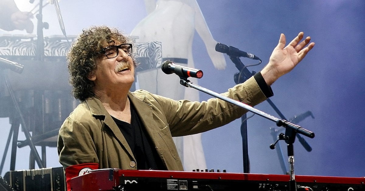 Charly García cumple 75 años entre el de pharmacological