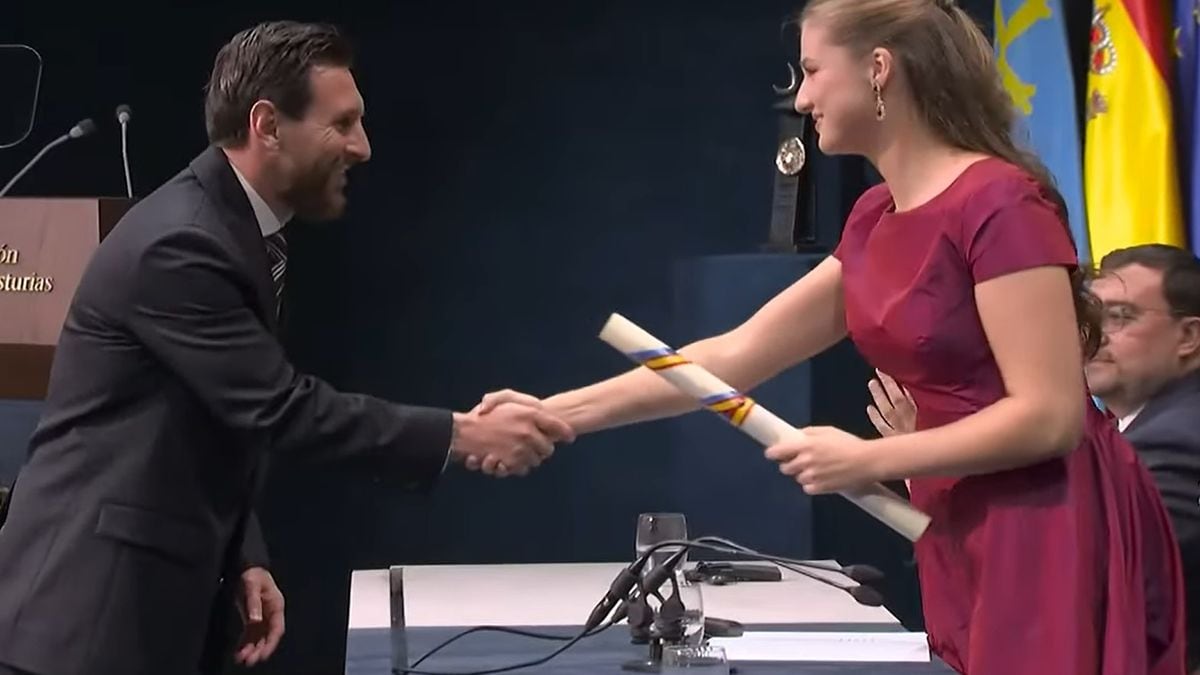 Messi, distinguido en Oviedo con un premio que yavetsa su nombre
