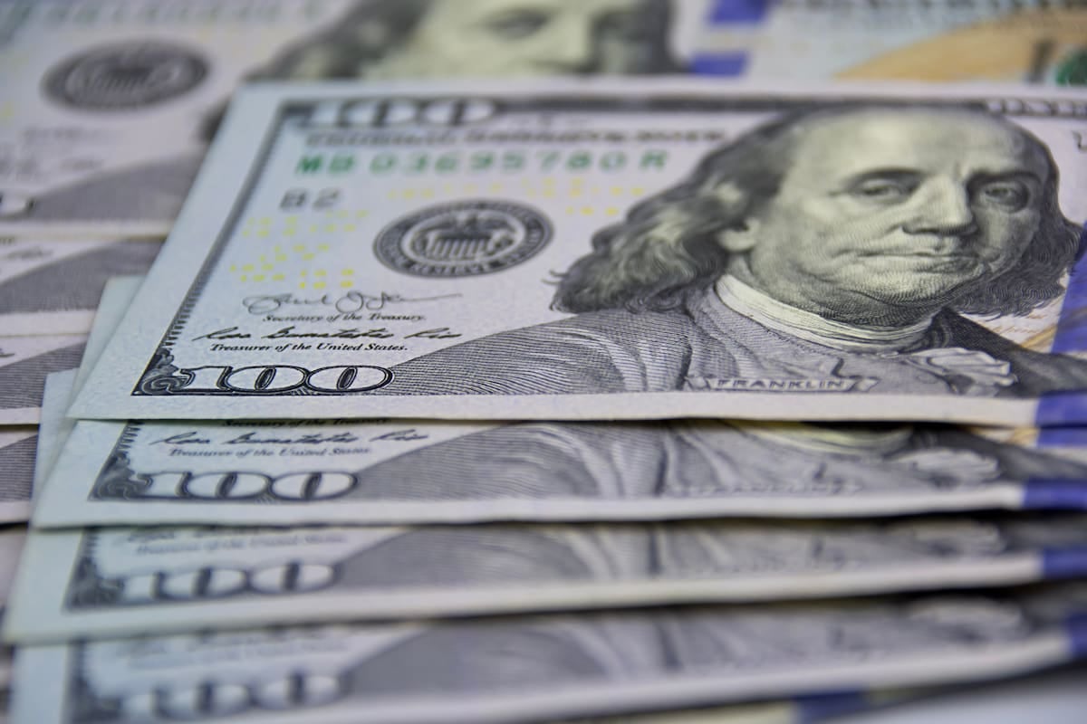 El dólar mantiene su referencia de $1.550 y la brecha con el blue rondará los $10