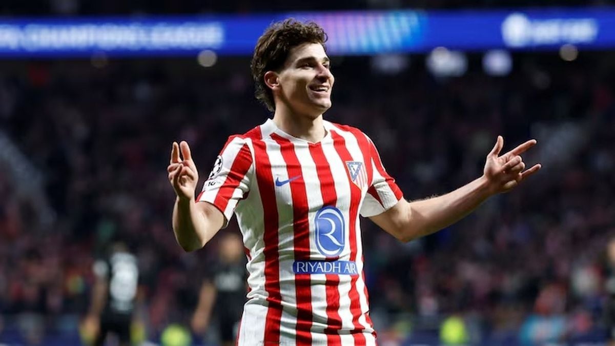 Álvarez destapó al Depor y dejó al Atlético a dos del Barcelona